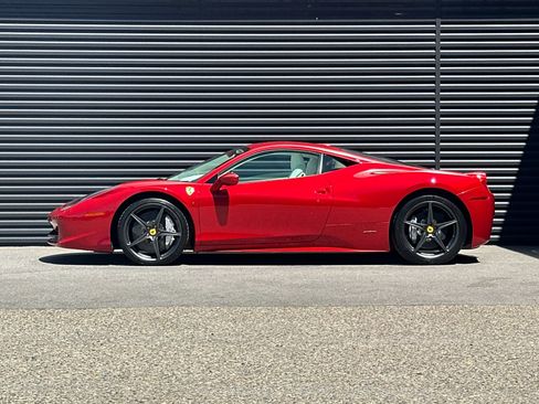 Used 2010 Ferrari 458 Italia Coupe RWD image 2
