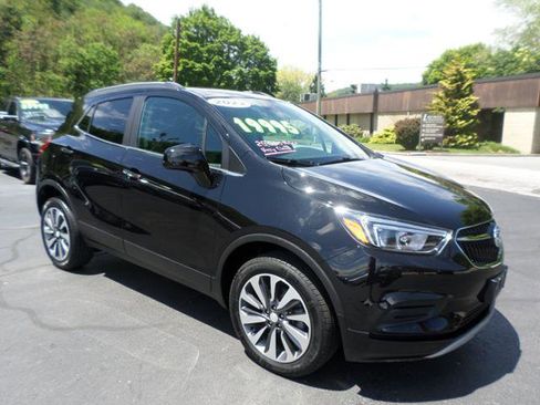 Used 2022 Buick Encore Preferred w/ Safety Package AWD/4WD image 1