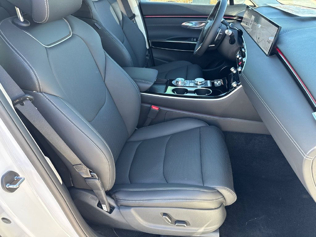 Used 2026 Genesis GV70 2.5T AWD/4WD image 16