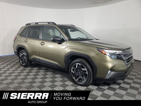 Used 2025 Subaru Forester Premium image 1