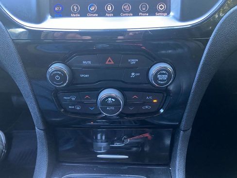 Used 2019 Chrysler 300 S image 38