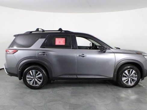 Certified 2024 Nissan Pathfinder SL FWD image 12