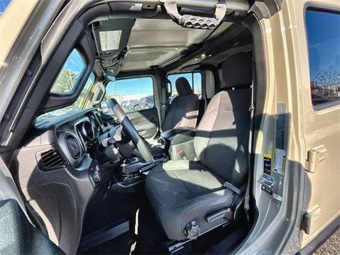 Used 2022 Jeep Gladiator Sport image 20