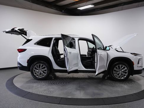 Used 2026 Buick Enclave Preferred FWD image 11