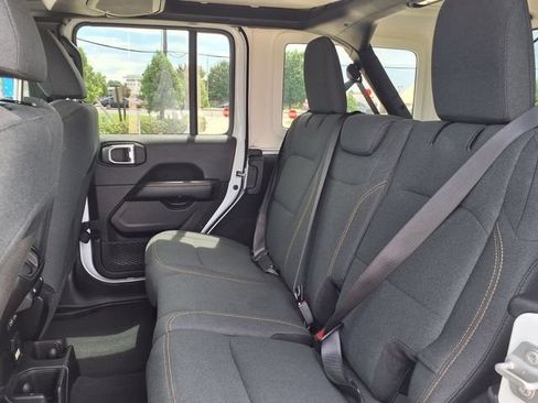 Used 2025 Jeep Wrangler Unlimited Sahara AWD/4WD image 17