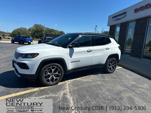 Used 2025 Jeep Compass Limited AWD/4WD image 1