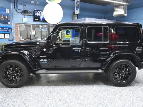 Used 2021 Jeep Wrangler Unlimited Sahara w/ Cold Weather Group image 10