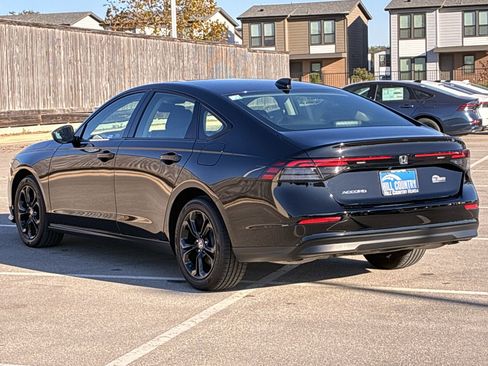 Certified 2025 Honda Accord SE image 4