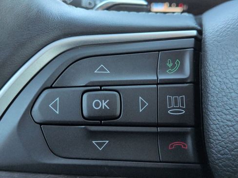 Used 2022 Jeep Grand Cherokee Limited image 23