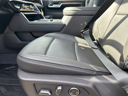 New 2026 GMC Sierra 3500 Denali w/ Denali Reserve Package image 10