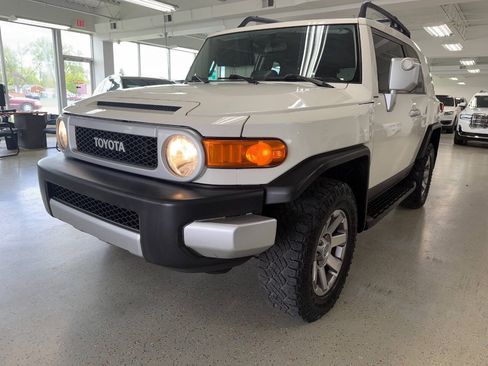 Used 2014 Toyota FJ Cruiser 4WD w/ Upgrade Package image 5