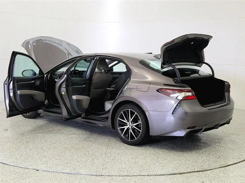 Used 2023 Toyota Camry SE FWD image 11