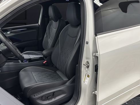 Used 2025 Volkswagen Tiguan SEL R-Line AWD/4WD image 10