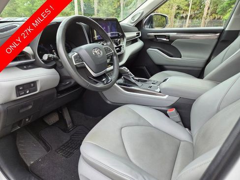 Used 2023 Toyota Highlander Limited FWD image 28