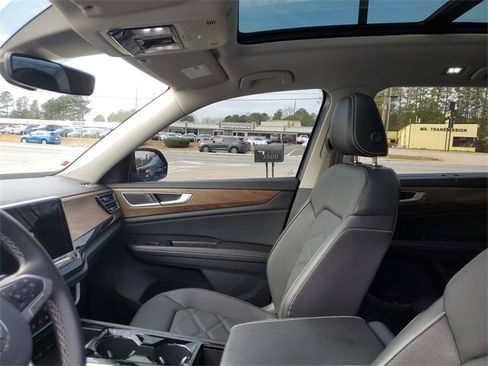 Certified 2024 Volkswagen Atlas SE image 17