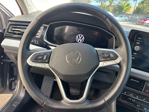 Used 2025 Volkswagen Jetta SE image 28