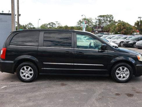 Used 2012 Chrysler Town & Country Touring w/ Entertainment Group #1 FWD image 13