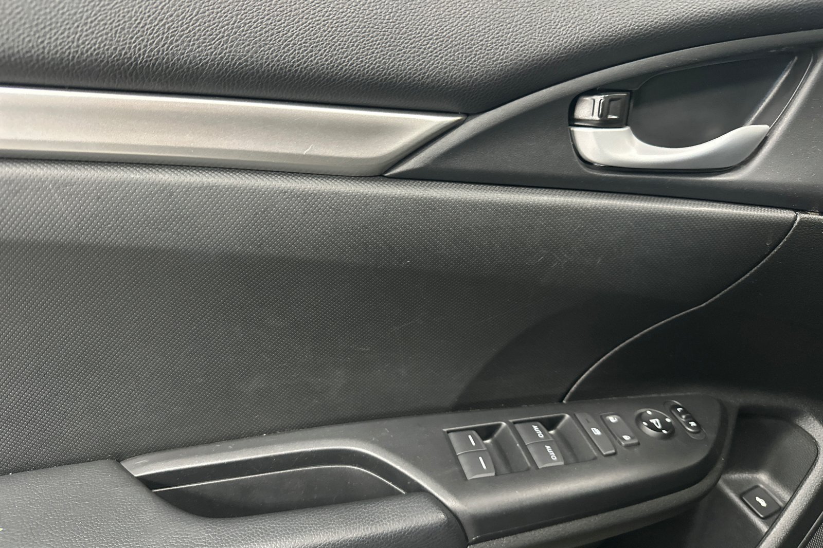 Used 2020 Honda Civic Sport image 11
