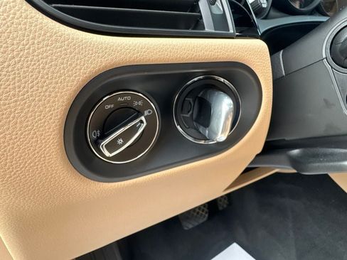 Used 2023 Porsche Macan AWD/4WD image 15