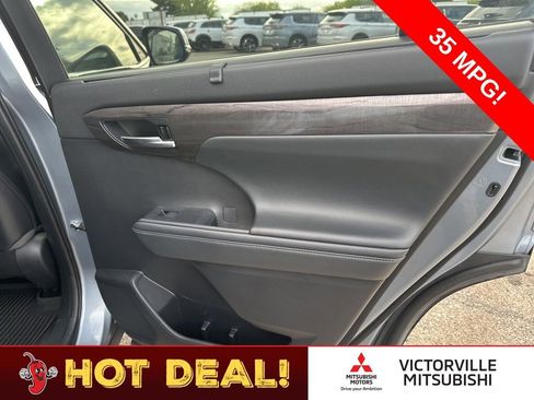 Used 2021 Toyota Highlander Platinum image 26