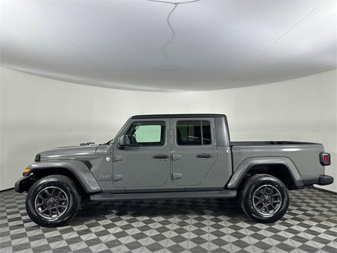 Certified 2020 Jeep Gladiator Overland w/ Cold Weather Group image 3