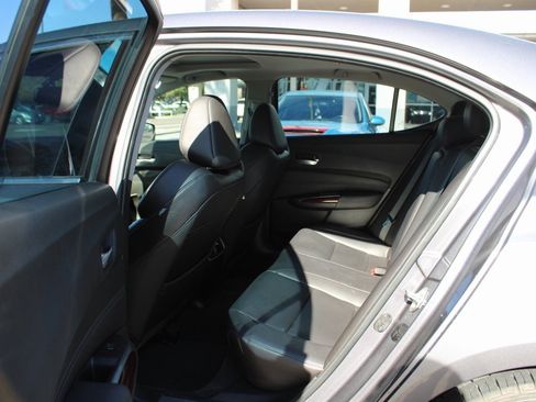 Used 2017 Acura TLX image 11