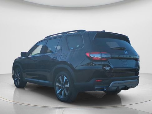 Used 2025 Honda Pilot Elite image 6