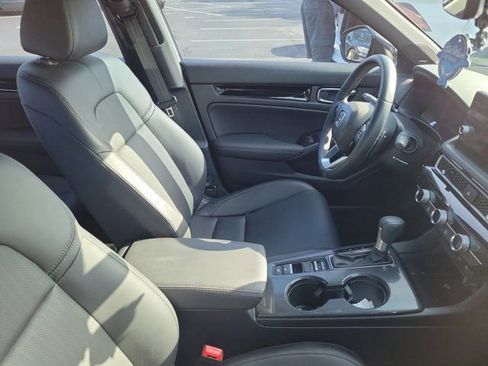 Used 2025 Honda Civic Sport Touring image 3