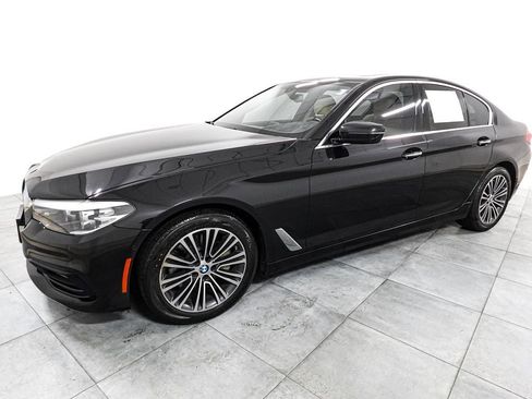 Used 2017 BMW 530i xDrive AWD/4WD image 4
