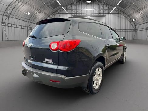 Used 2011 Chevrolet Traverse LT image 3