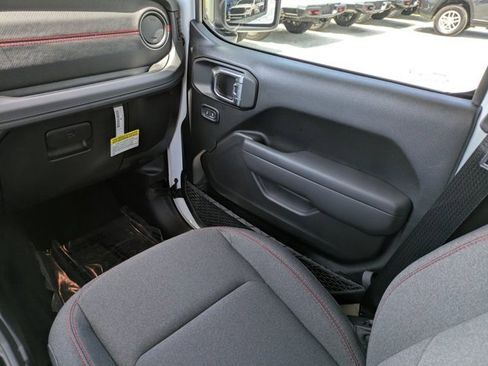 New 2025 Jeep Gladiator Rubicon image 15