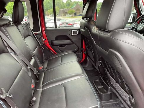 Used 2021 Jeep Wrangler Unlimited Rubicon 4xe w/ Cold Weather Group AWD/4WD image 12