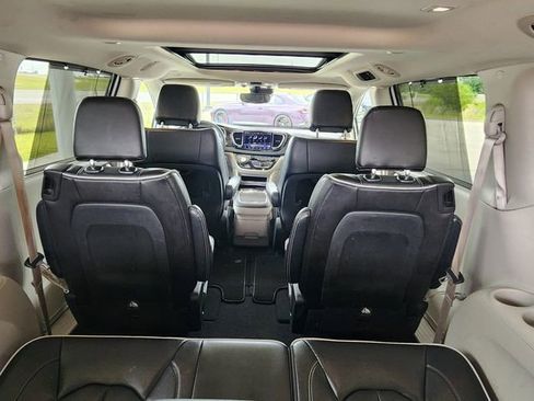 Used 2023 Chrysler Pacifica Limited FWD image 27