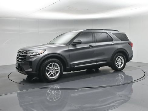 Used 2025 Ford Explorer Active RWD image 29