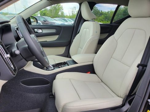 New 2026 Volvo XC40 B4 Plus w/ Protection Package Premier image 5