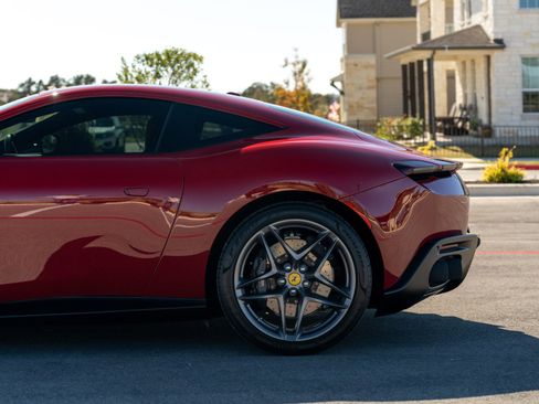 Used 2022 Ferrari Roma RWD image 9