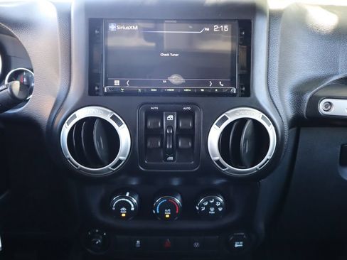 Used 2017 Jeep Wrangler Unlimited Sahara w/ Trailer Tow Group AWD/4WD image 33