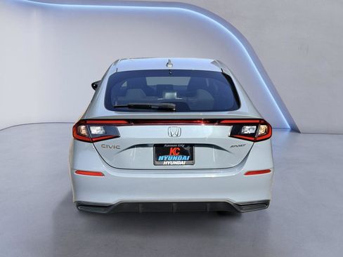 Used 2023 Honda Civic Sport image 4