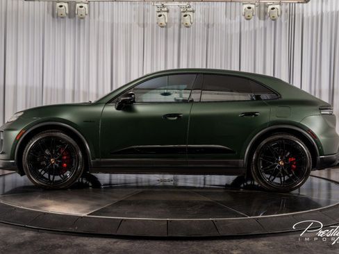 Used 2025 Porsche Macan 4S Electric image 8