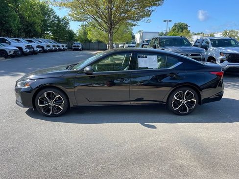 Used 2024 Nissan Altima 2.5 SR FWD image 4