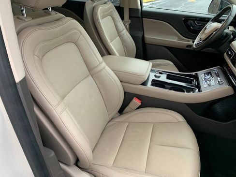 Certified 2022 Lincoln Aviator Reserve w/ Elements Package Plus image 11