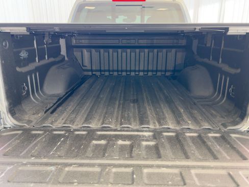 Used 2022 Chevrolet Colorado LT w/ Safety Package image 32