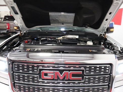 Used 2018 GMC Sierra 2500 Denali w/ Duramax Plus Package AWD/4WD image 68