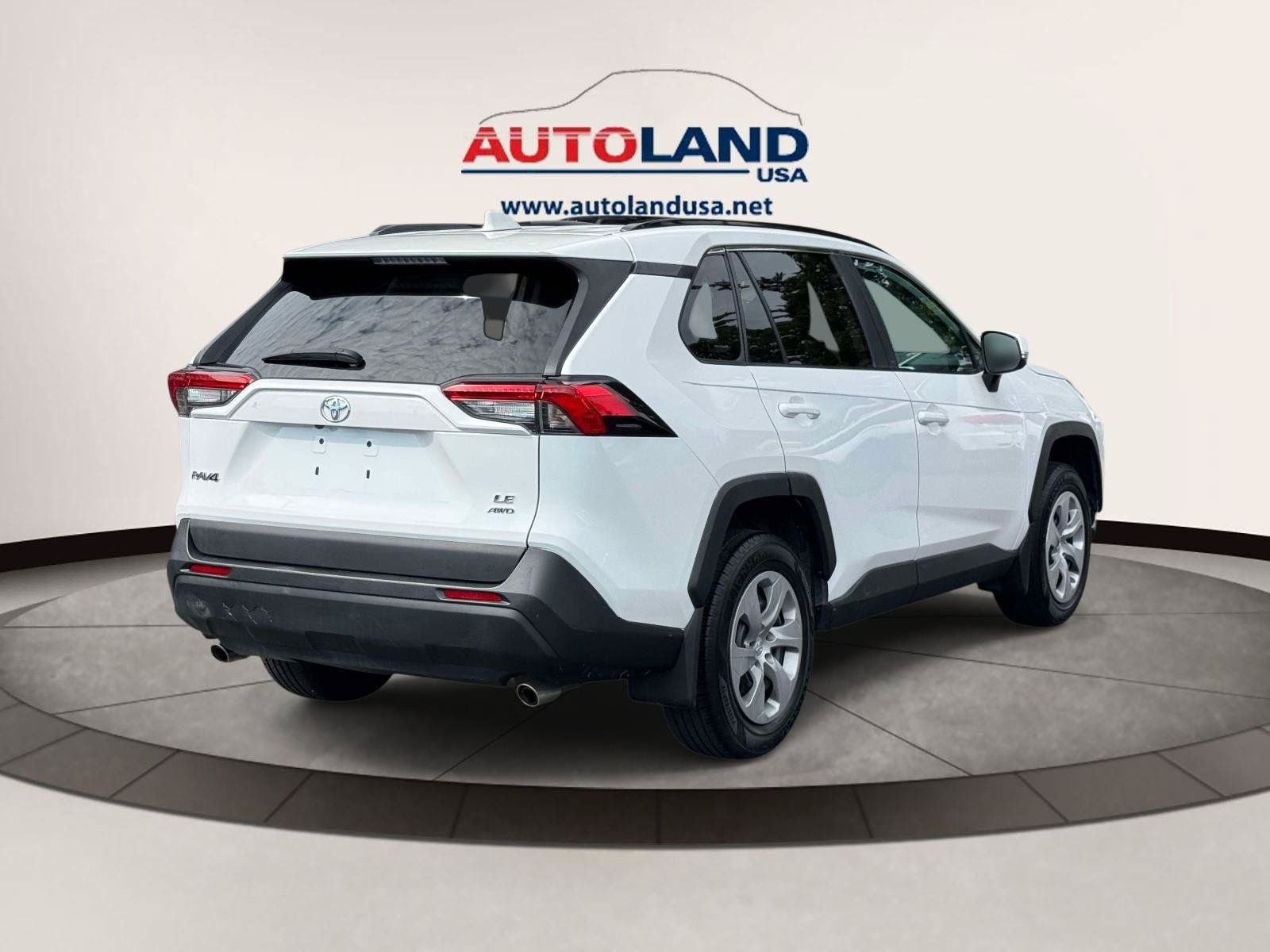 Used 2021 Toyota RAV4 LE AWD/4WD image 4