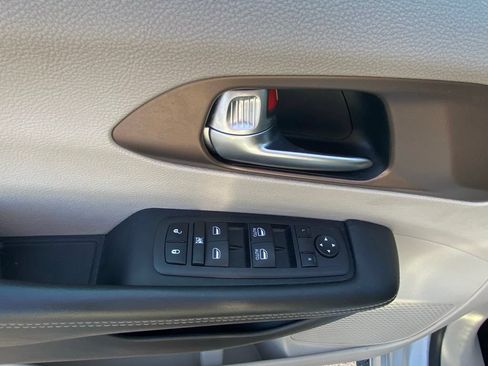 Used 2023 Chrysler Voyager LX FWD image 11