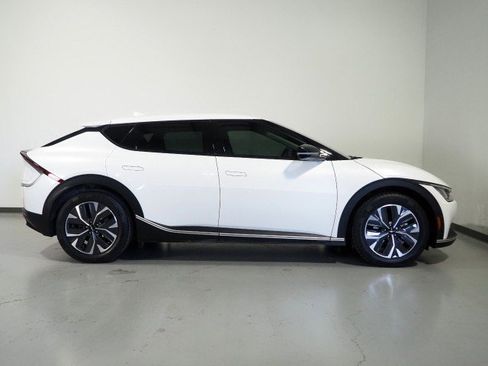Used 2024 Kia EV6 Light RWD image 4