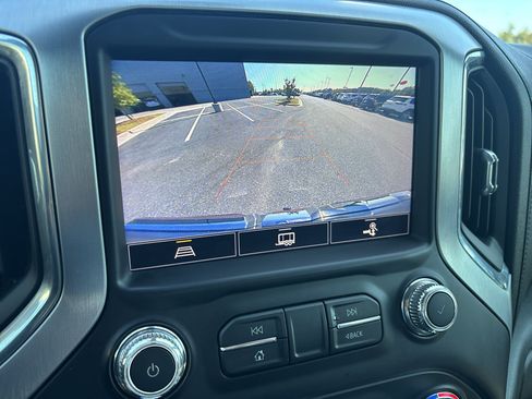Used 2022 GMC Sierra 1500 SLT AWD/4WD image 19