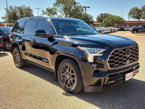 Used 2024 Toyota Sequoia Platinum AWD/4WD image 7