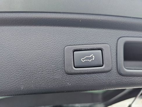 Used 2017 Subaru Forester 2.5i Limited image 11