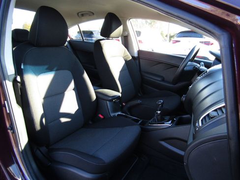 Used 2018 Kia Forte LX image 26